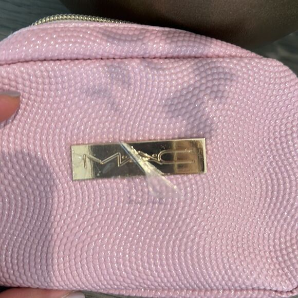 M.A.C Cosmetics bag and goodies - Picture 2 of 7